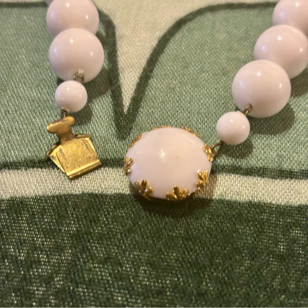Vintage Austrian Made White Beaded Silk String Round Necklace - Picture 5 of 11